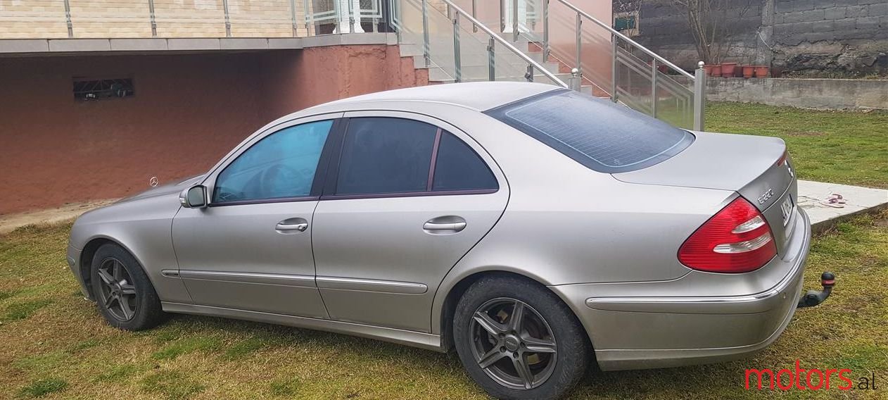 2004' Mercedes-Benz E 220 photo #1