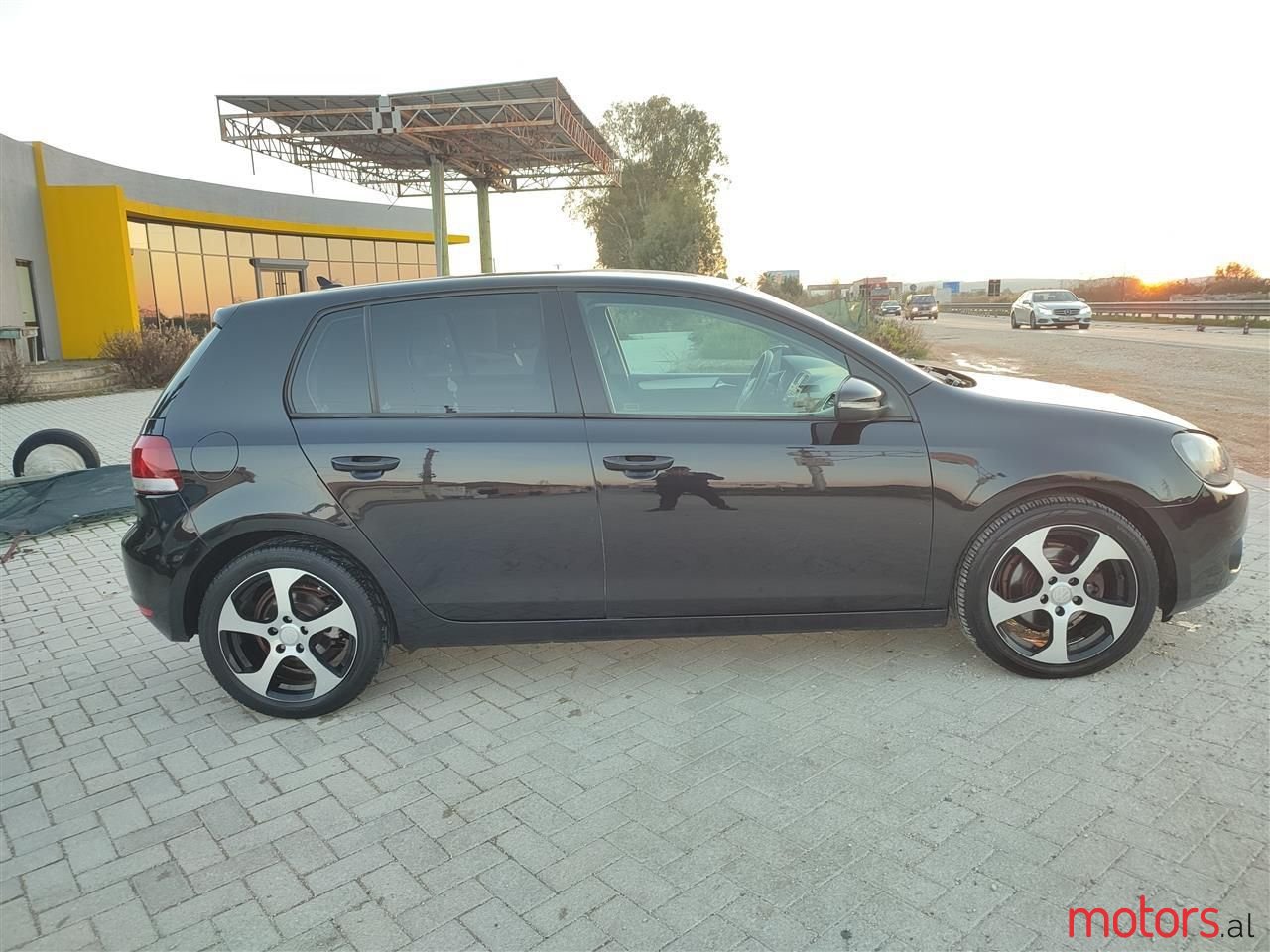 2009' Volkswagen Golf photo #6