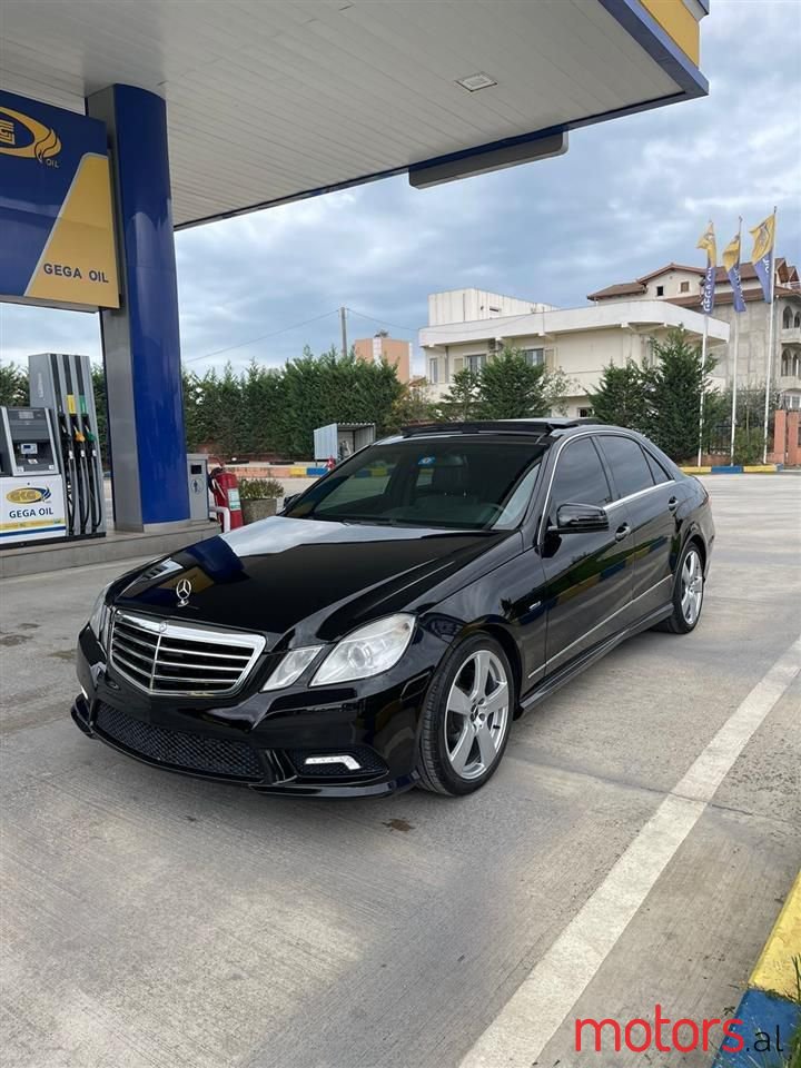 2012' Mercedes-Benz E 350 photo #1