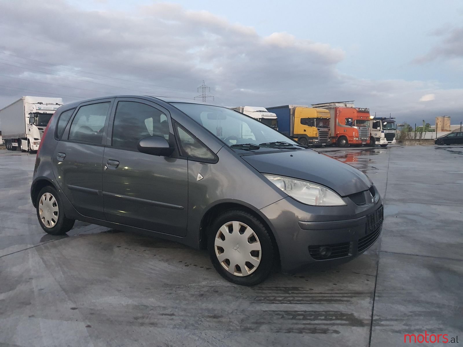 2007' Mitsubishi Colt photo #2