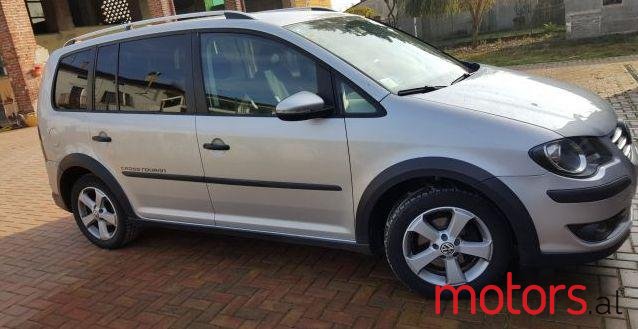 2009' Volkswagen Touran photo #1