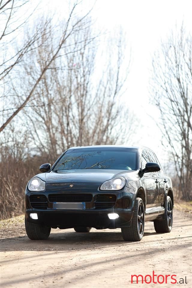 2004' Porsche Cayenne photo #1