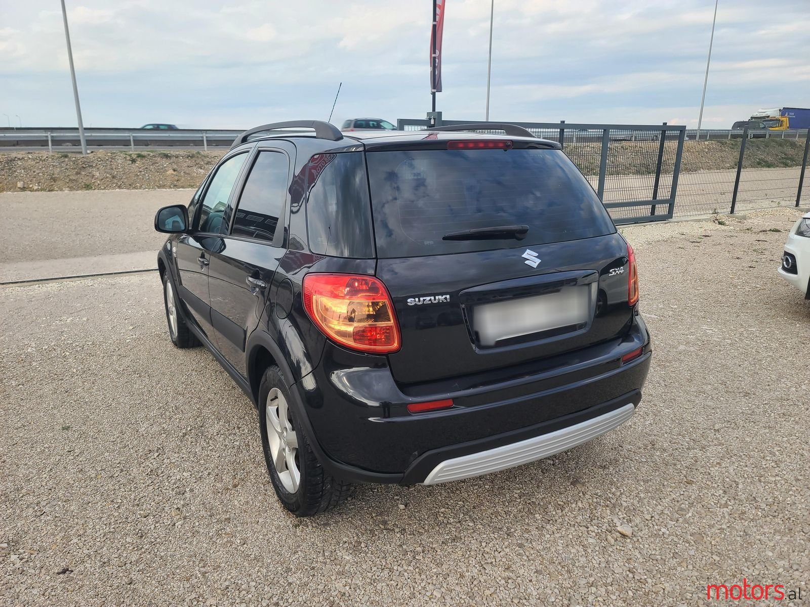 2010' Suzuki SX4 photo #2