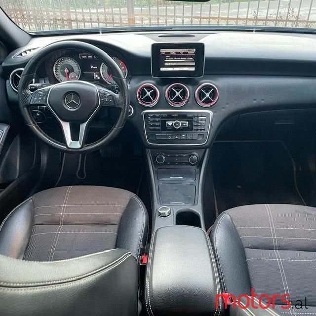 2013' Mercedes-Benz A 180 photo #2