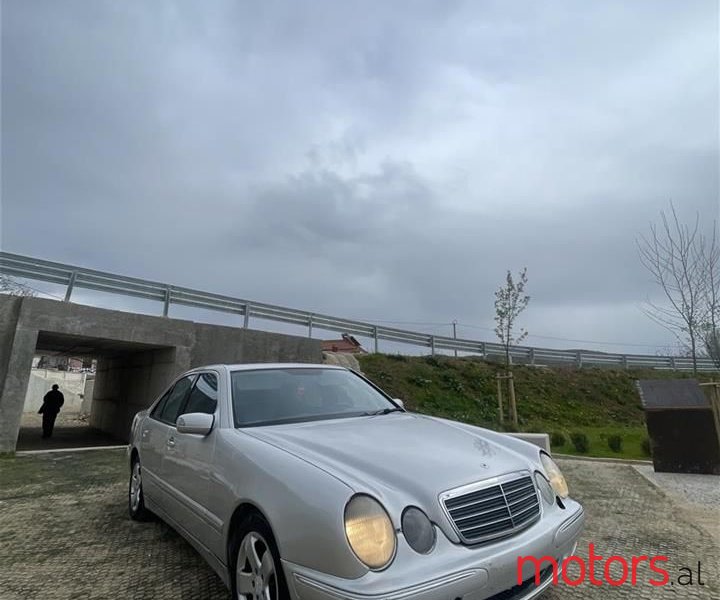 2001' Mercedes-Benz 270 photo #1