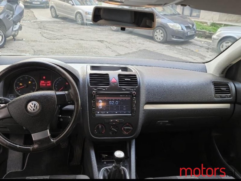 2008' Volkswagen Golf photo #3