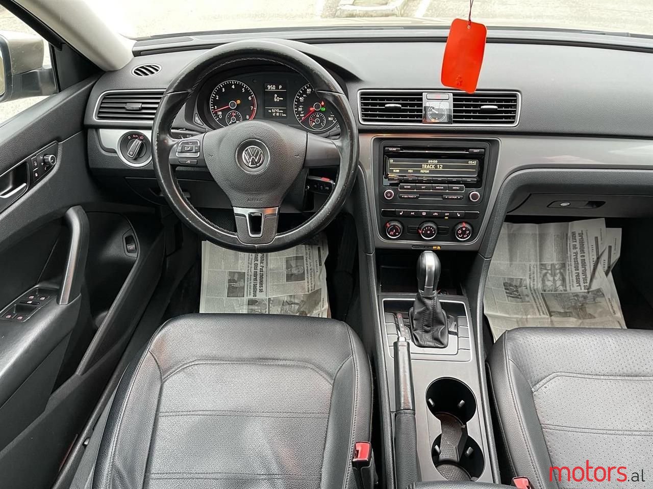 2015' Volkswagen Passat photo #3