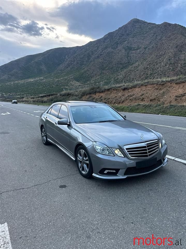 2013' Mercedes-Benz E 220 photo #1
