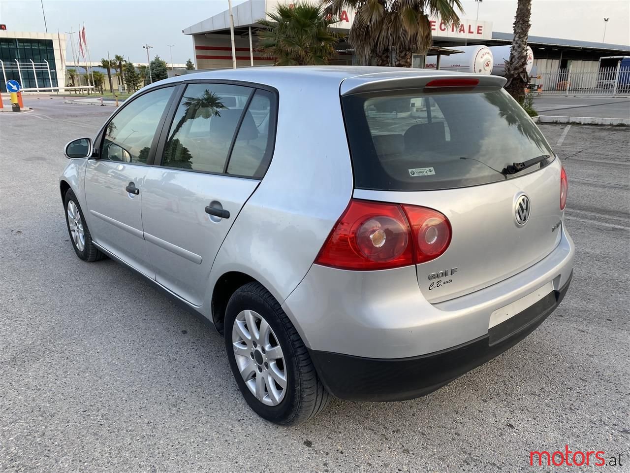 2004' Volkswagen Golf photo #4