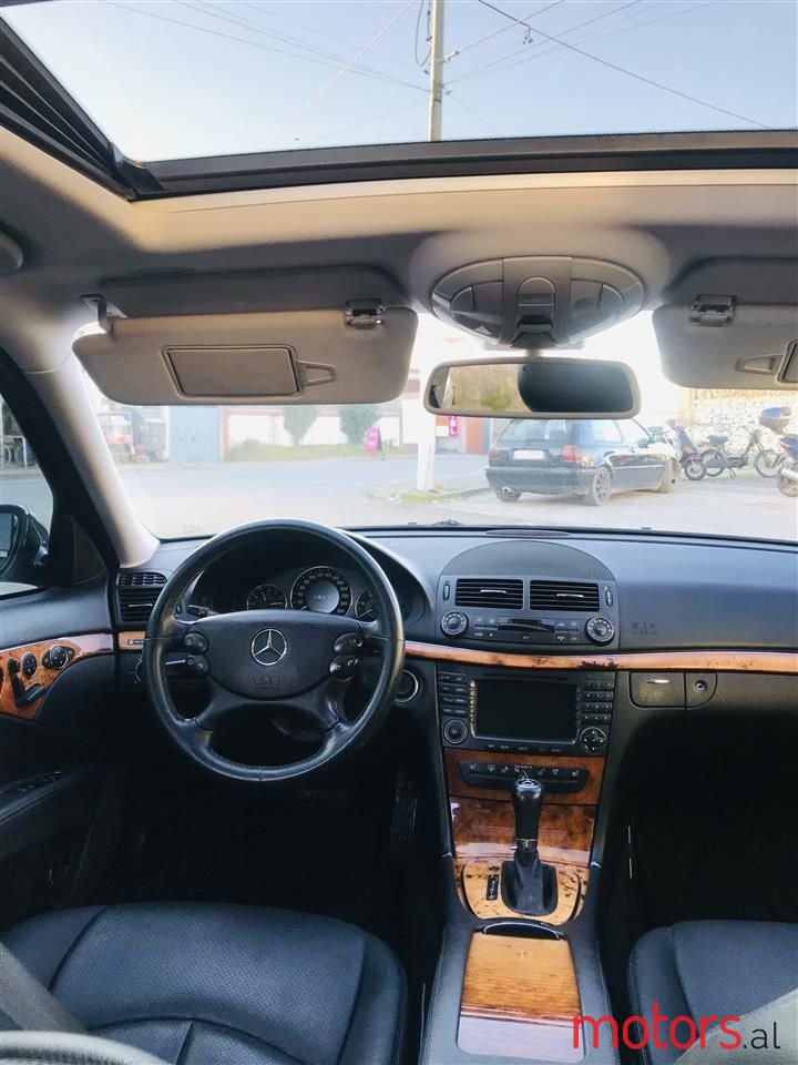 2008' Mercedes-Benz E 320 photo #3