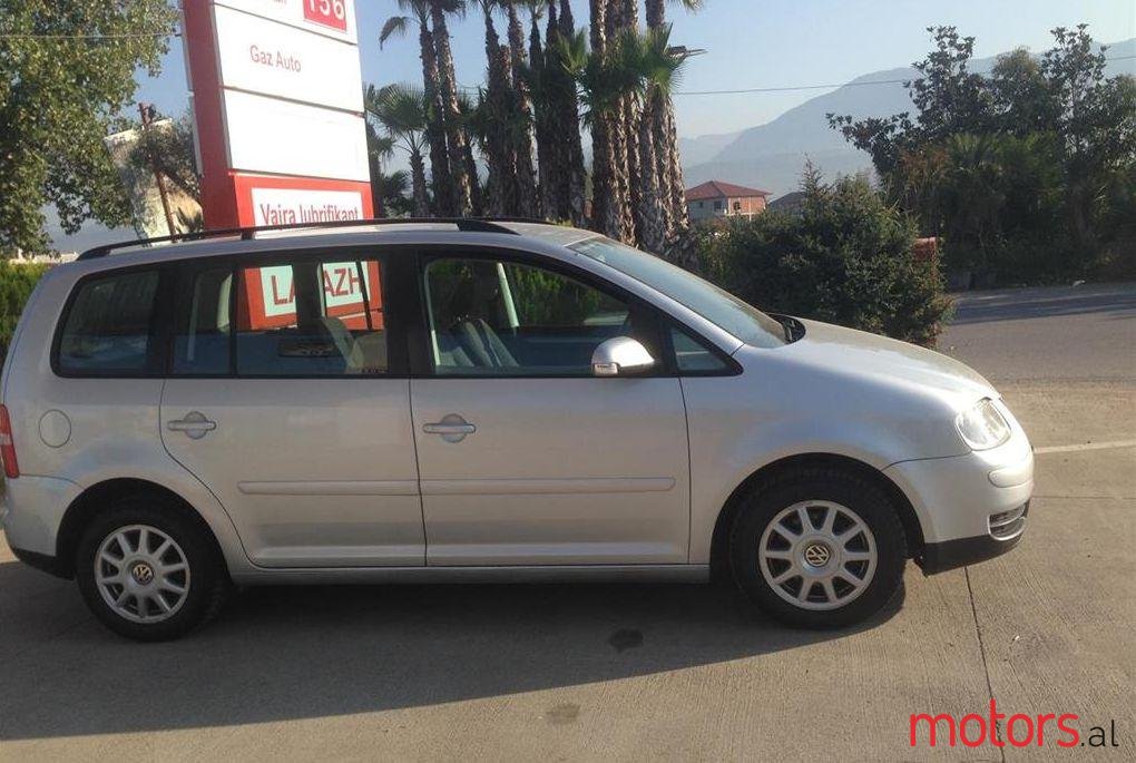 2004' Volkswagen Touran photo #1