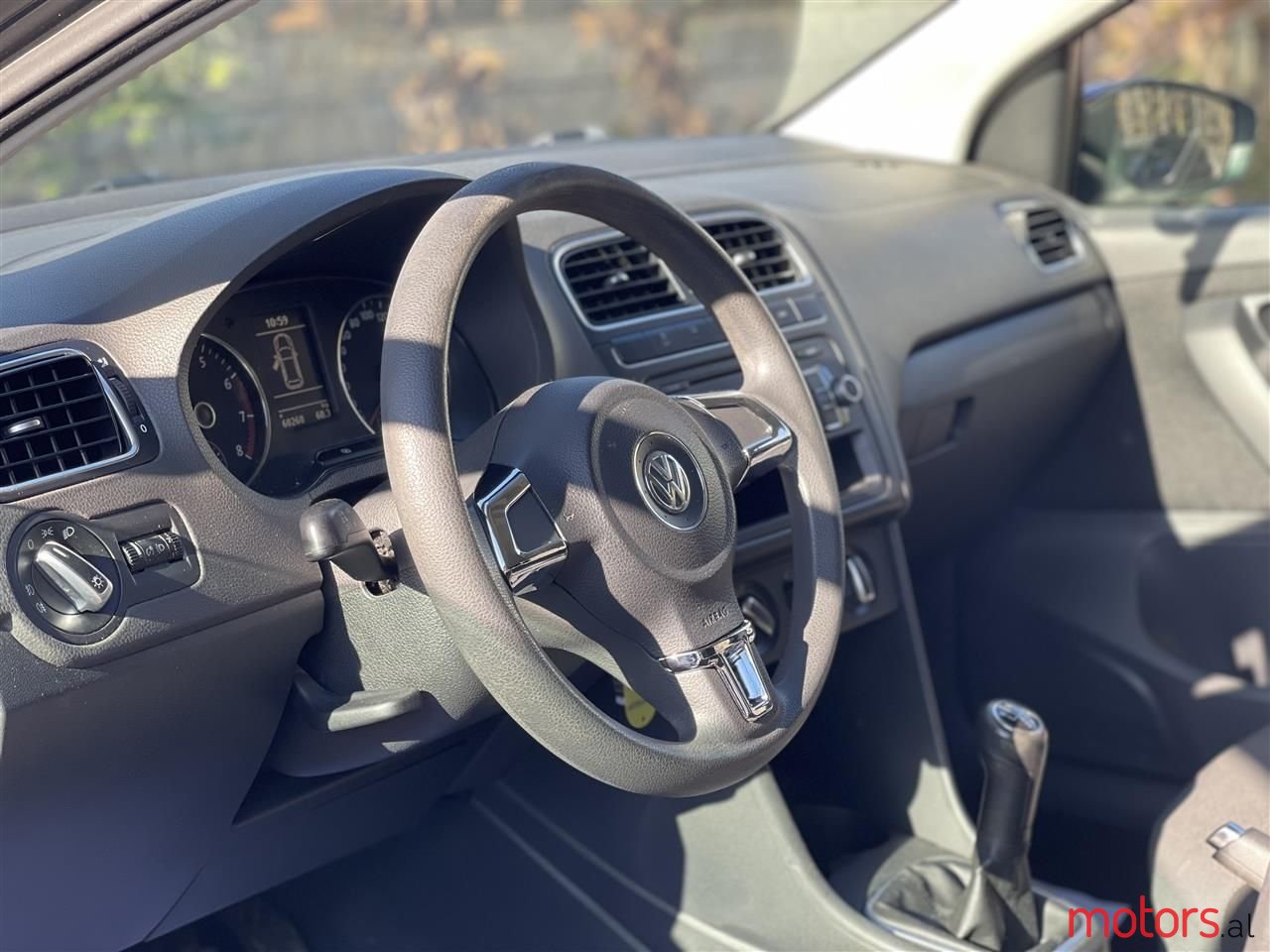 2012' Volkswagen Polo photo #6