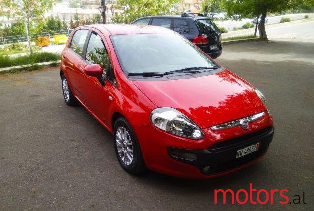 2010' Fiat Punto photo #1