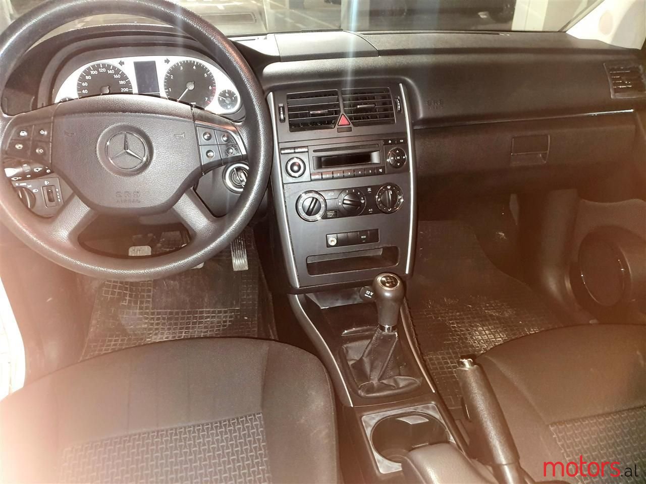 2011' Mercedes-Benz B 180 photo #5