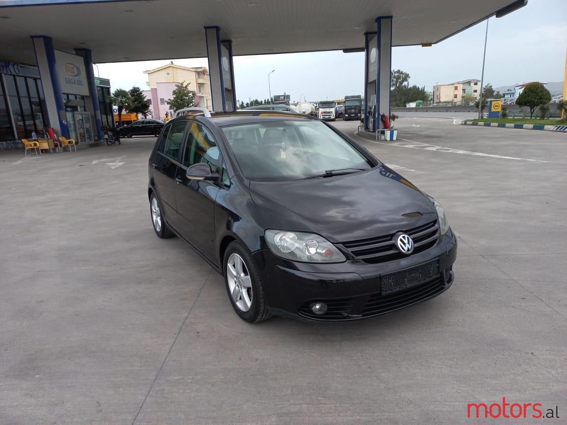 2008' Volkswagen Golf photo #2