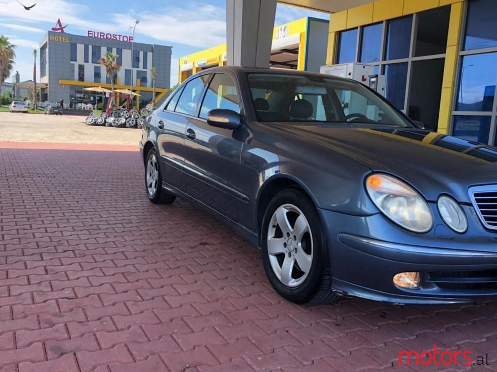 2005' Mercedes-Benz E 270 photo #4
