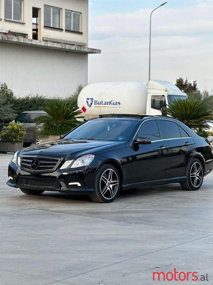 2012' Mercedes-Benz S 550 photo #3