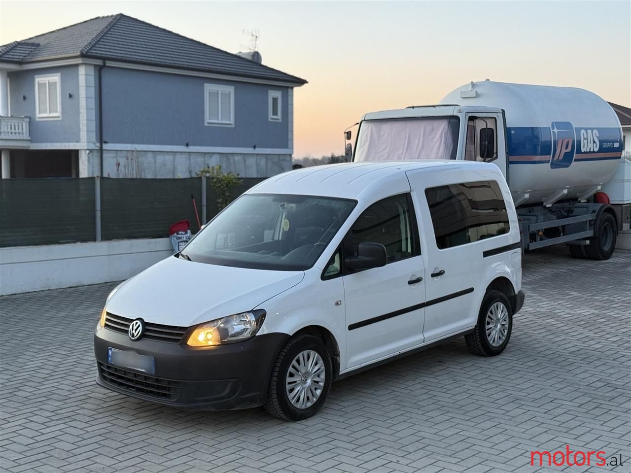 2010' Volkswagen Caddy photo #1