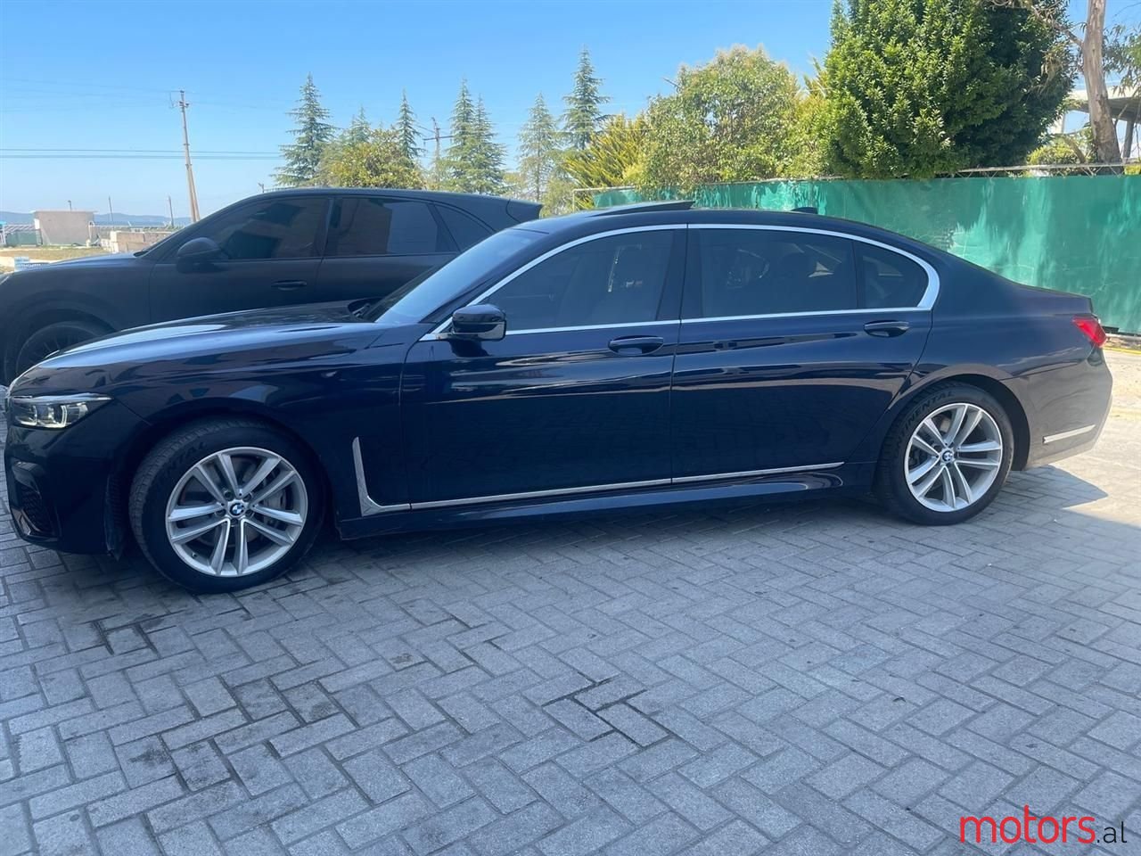 2016' BMW 750 photo #2