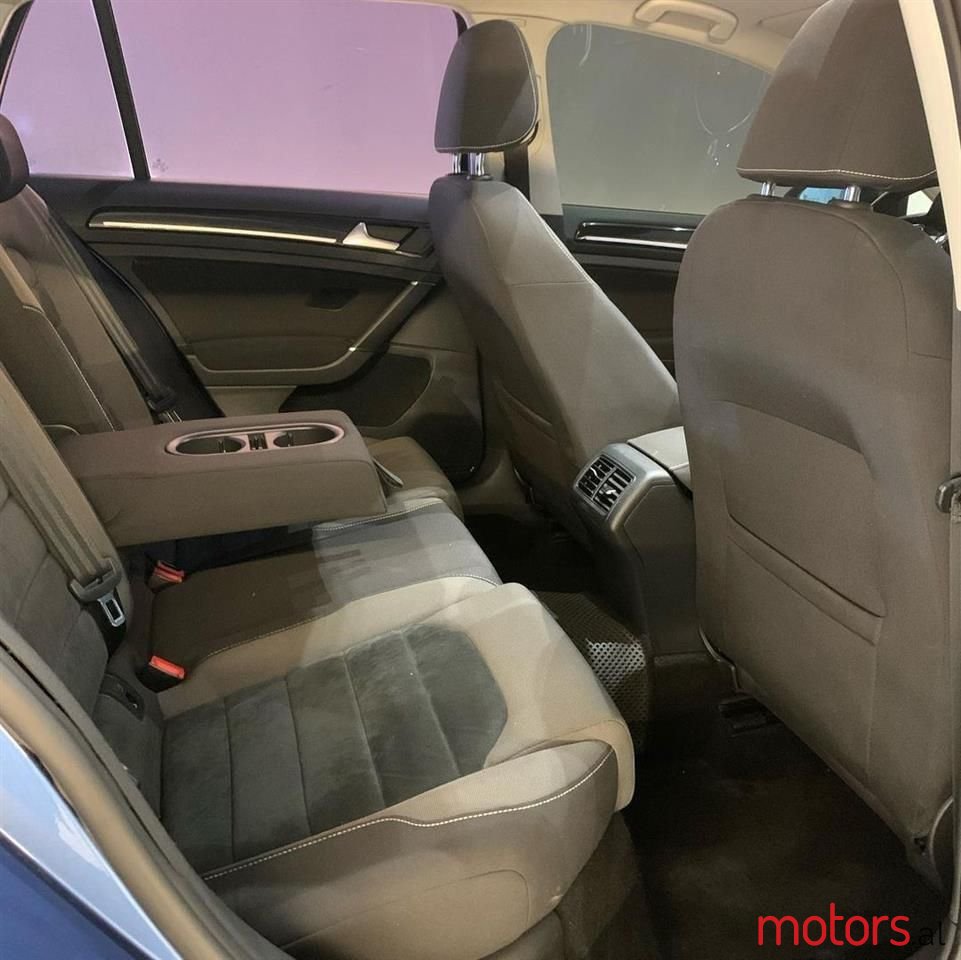 2016' Volkswagen Golf photo #4