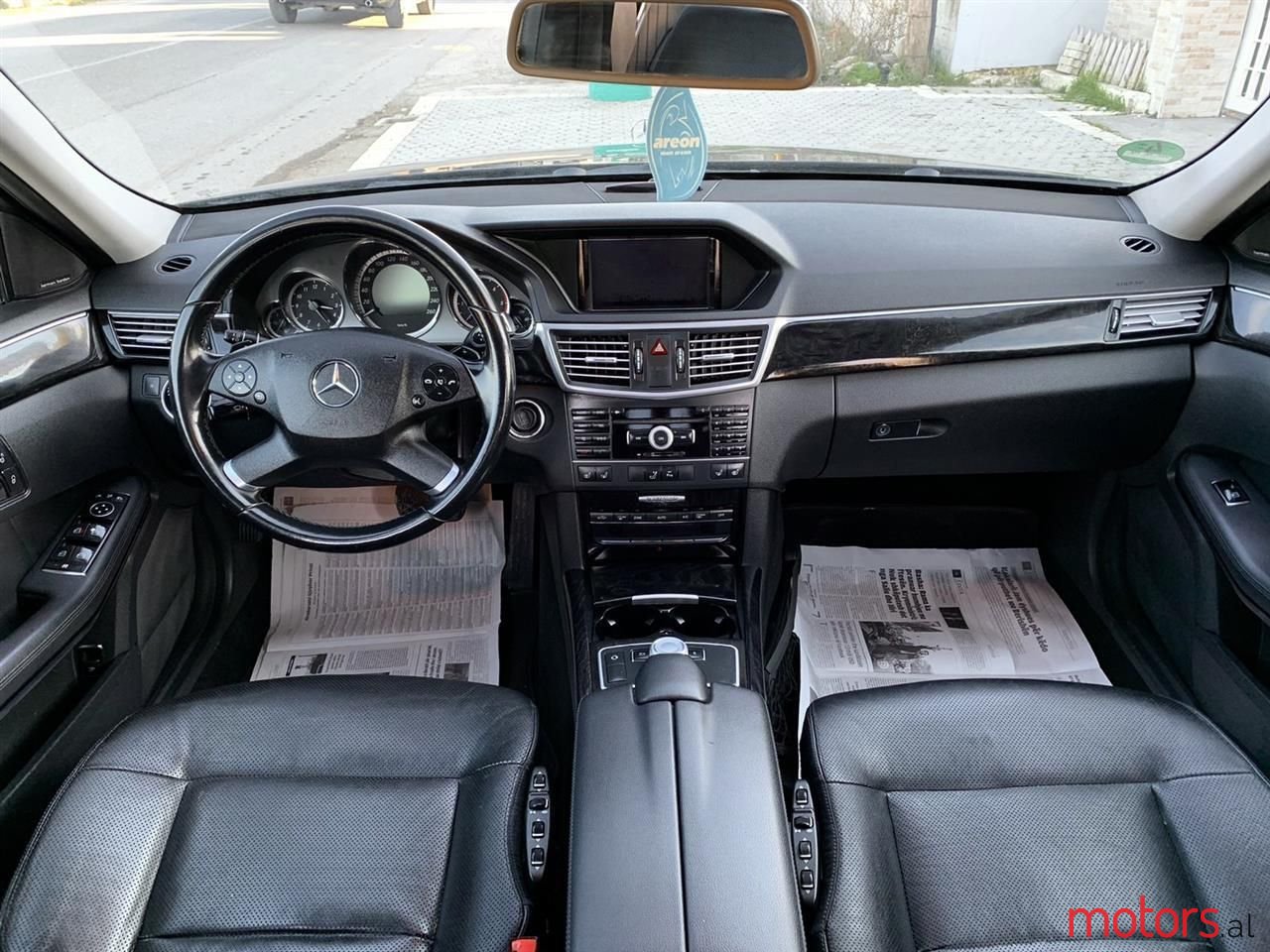 2011' Mercedes-Benz E 350 photo #6