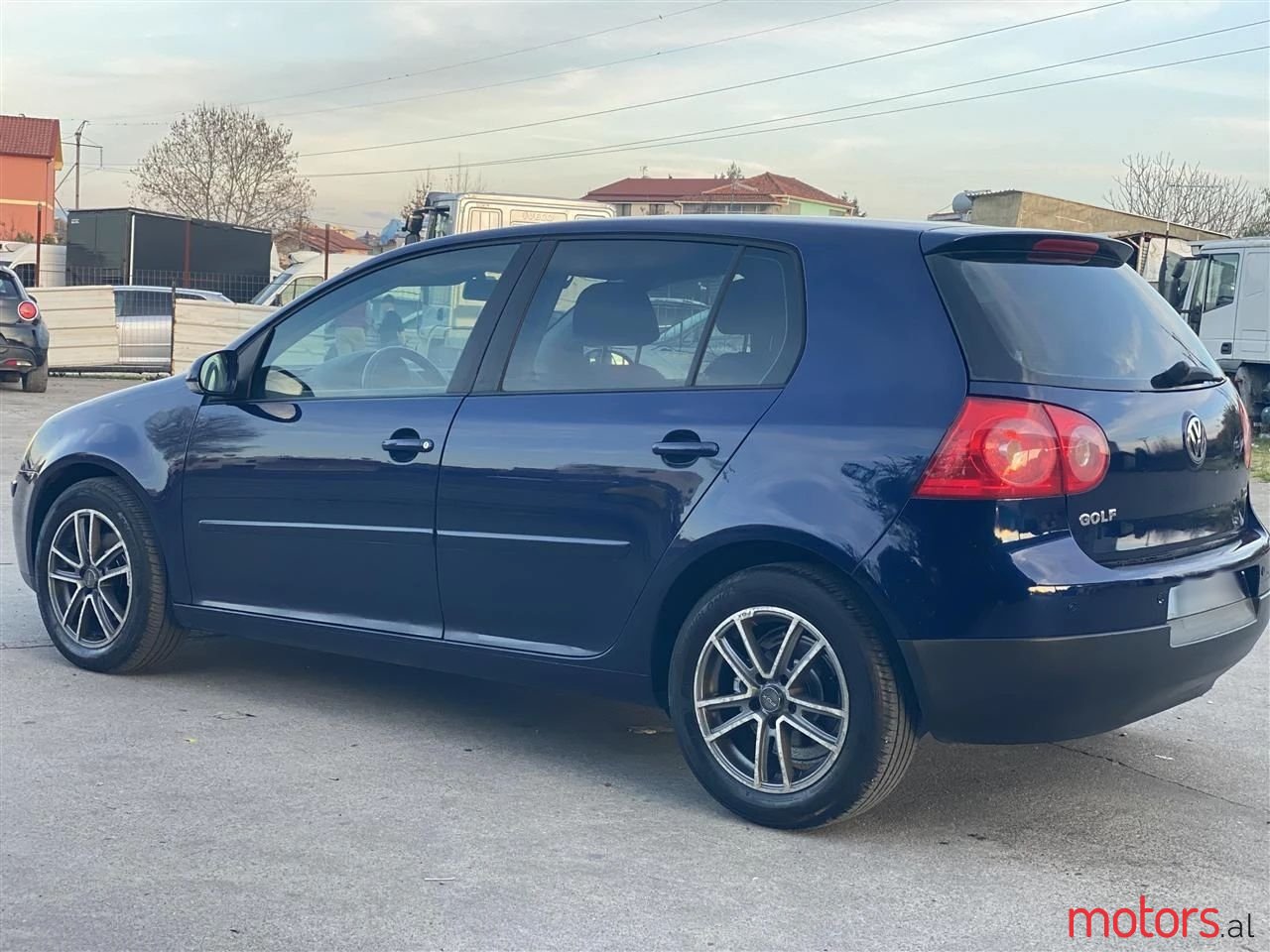 2005' Volkswagen Golf photo #1