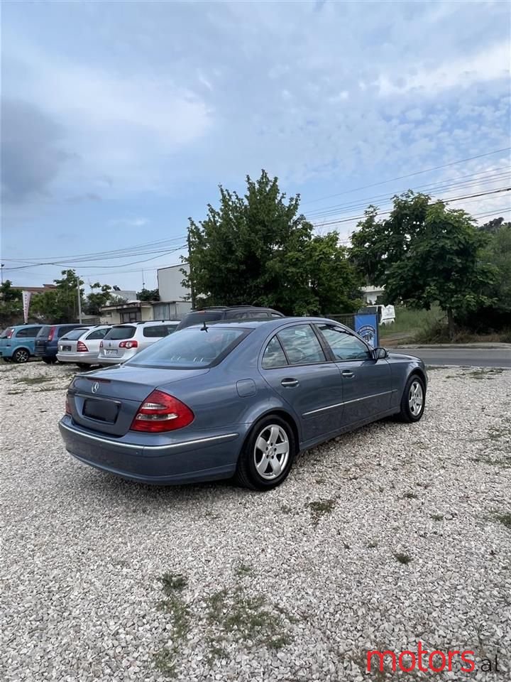 2005' Mercedes-Benz E 220 photo #3
