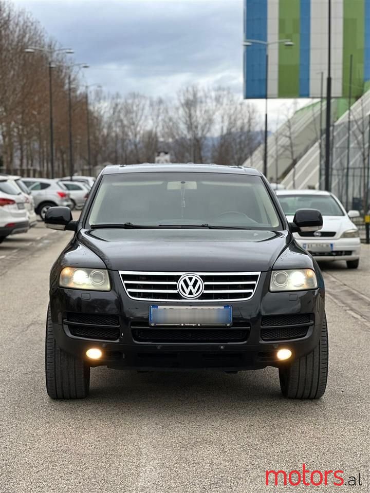 2005' Volkswagen Touareg photo #3