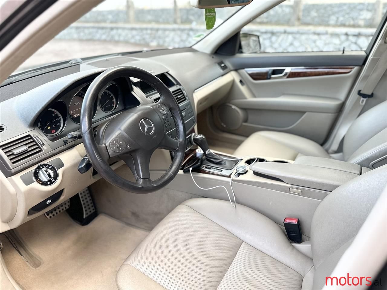 2010' Mercedes-Benz C 300 photo #2