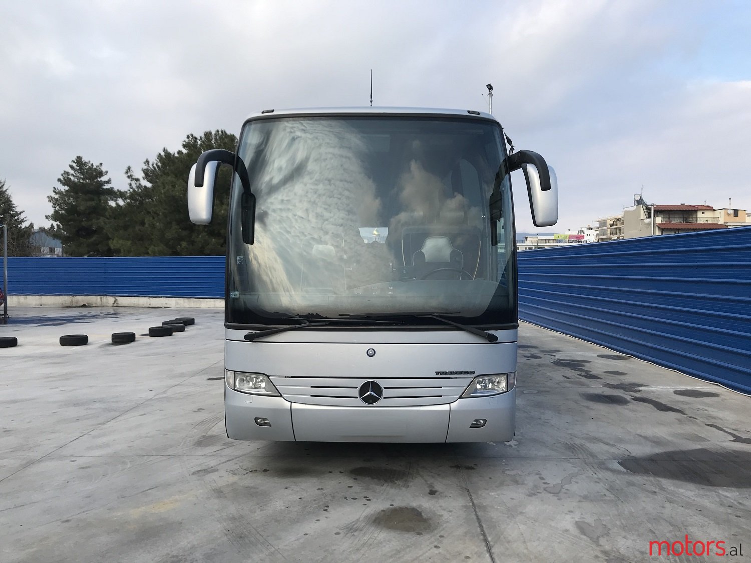 2004' Mercedes-Benz TRAVEGO 17RHD photo #1