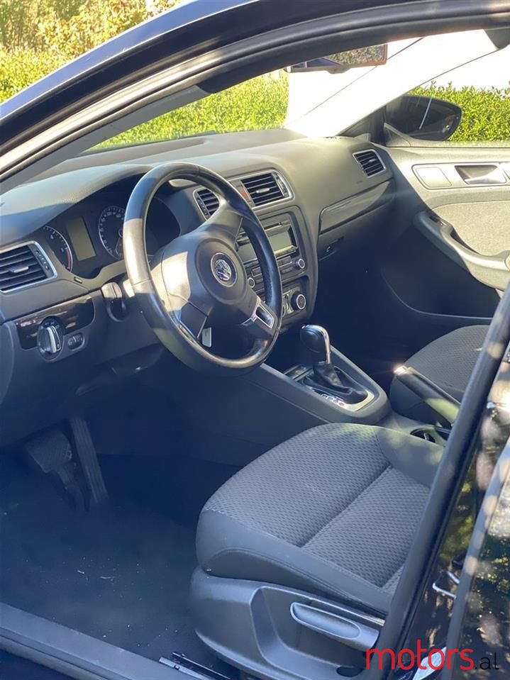 2012' Volkswagen Jetta photo #4