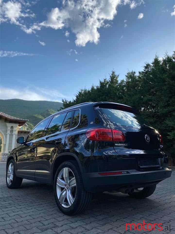 2016' Volkswagen Tiguan photo #4