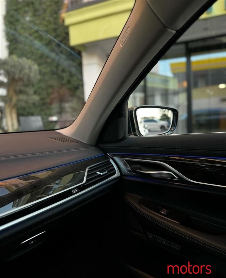 2017' BMW 730 photo #5
