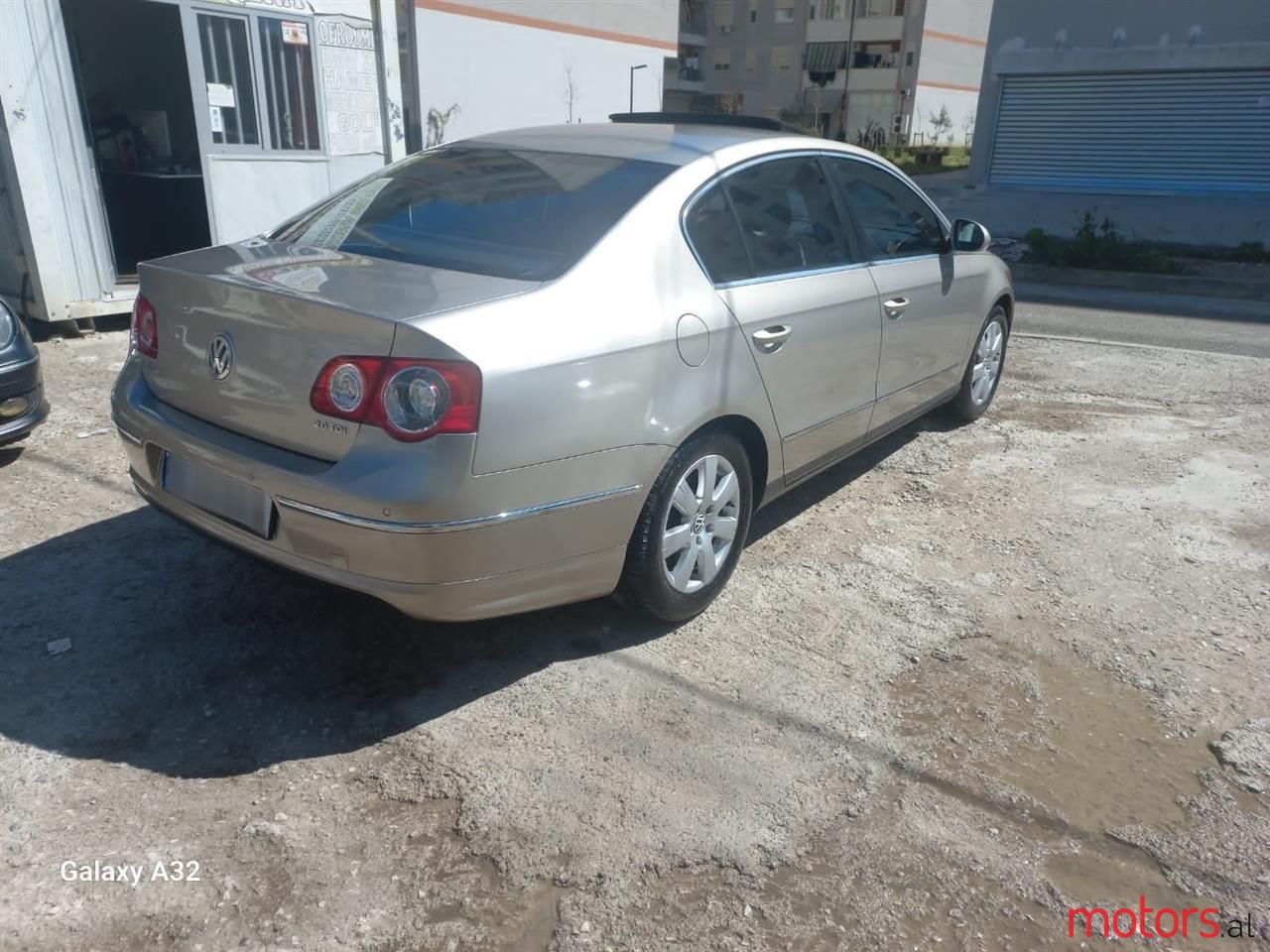 2006' Volkswagen Passat photo #5