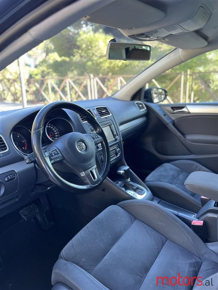 2011' Volkswagen Golf photo #4