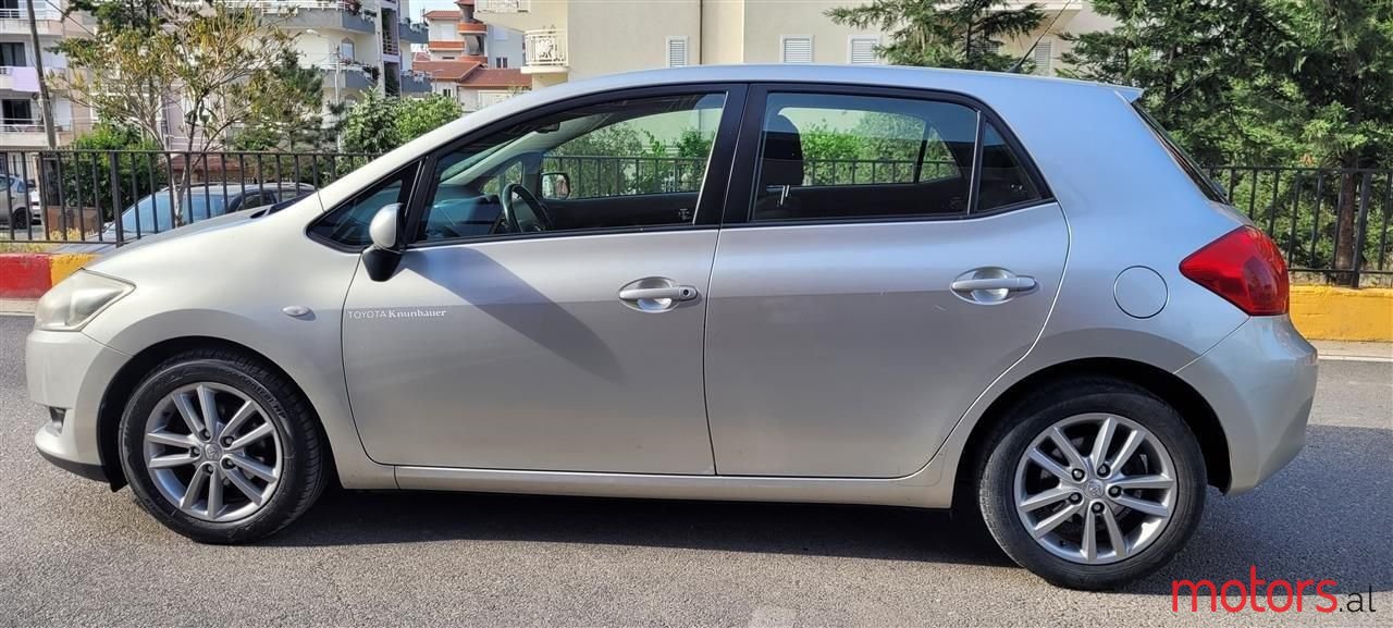 2007' Toyota Auris photo #1