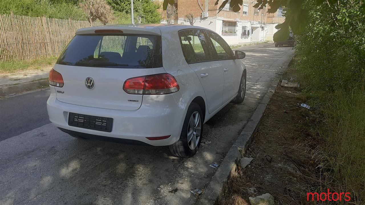 2009' Volkswagen Golf photo #2