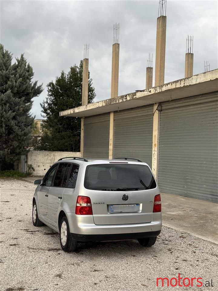 2006' Volkswagen Touran photo #5