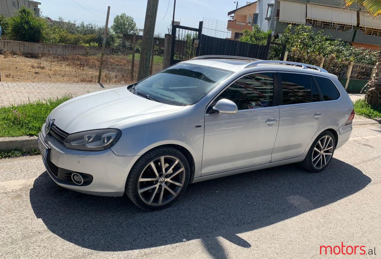 2010' Volkswagen Golf photo #1