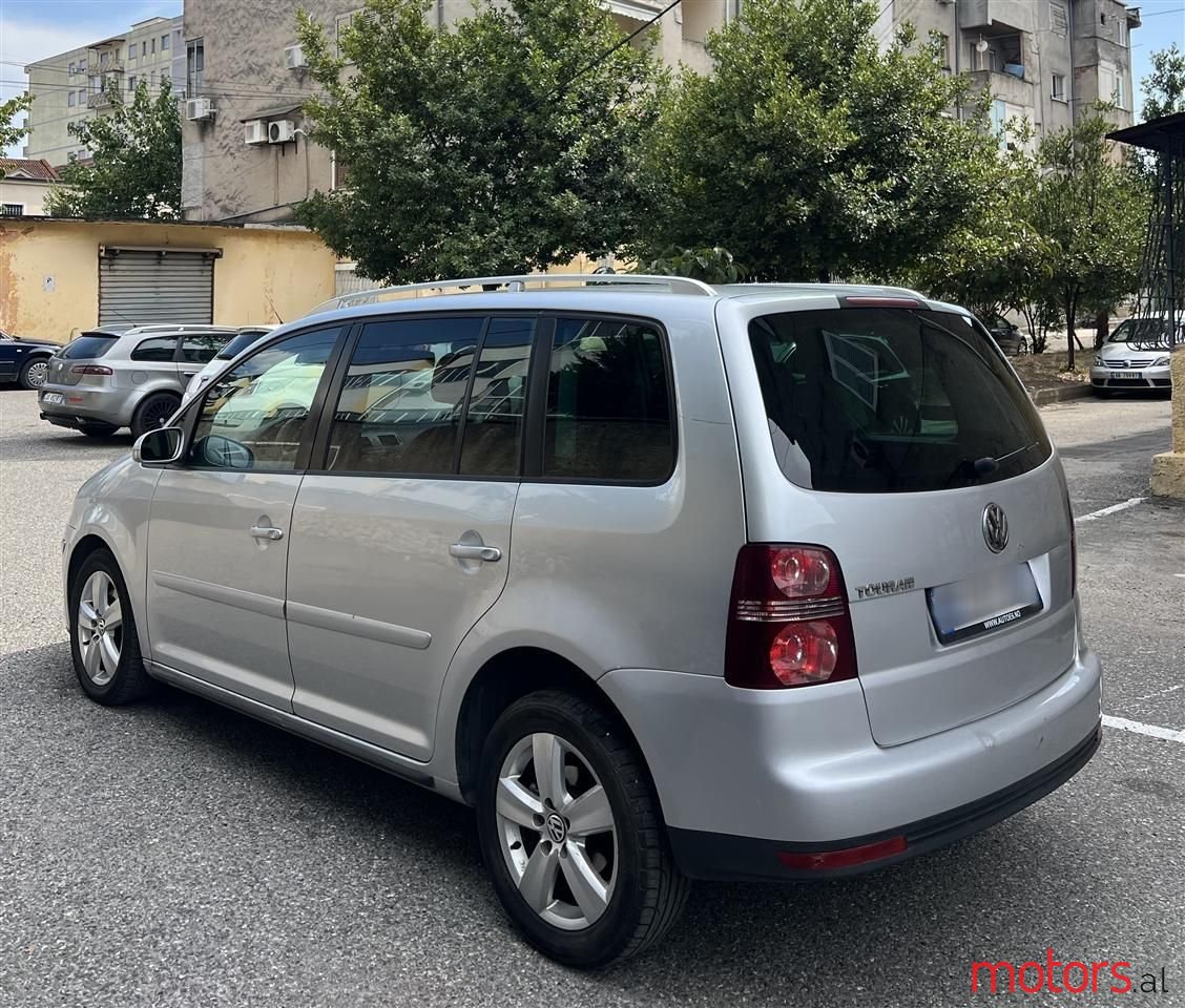 2008' Volkswagen Touran photo #4