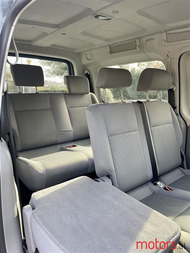 2009' Volkswagen Caddy photo #5