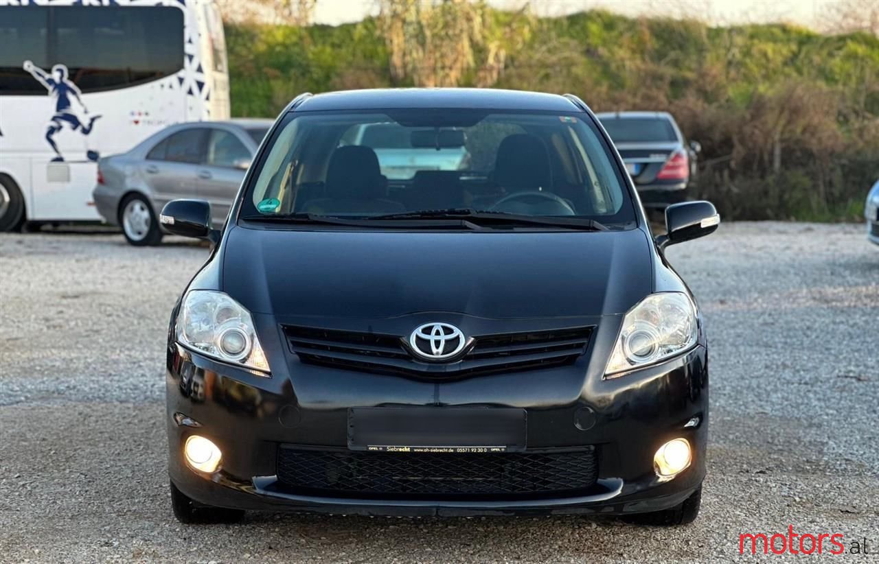 2010' Toyota Auris photo #1