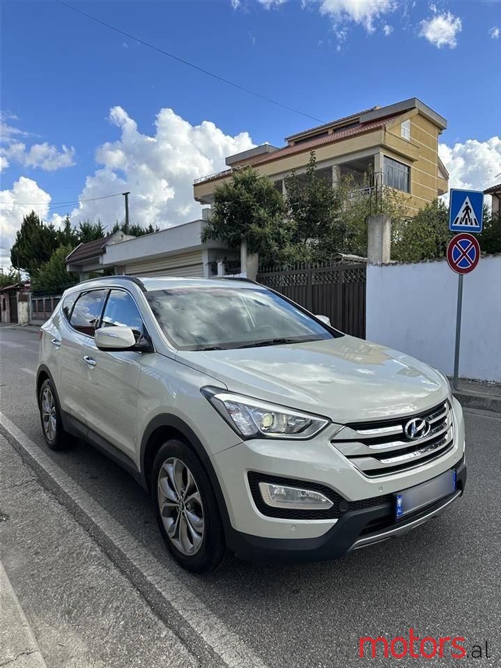 2013' Hyundai Santa Fe photo #2