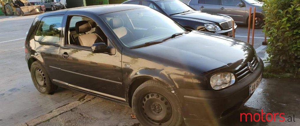 2001' Volkswagen Golf photo #2