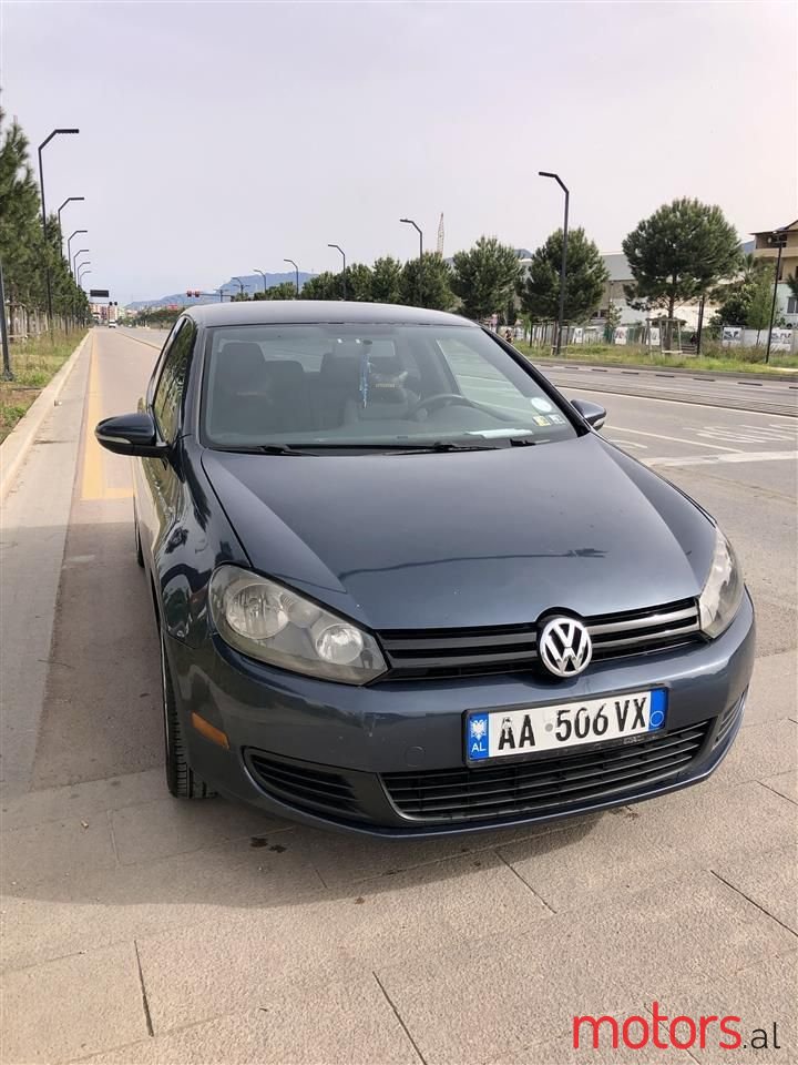 2011' Volkswagen Golf photo #2