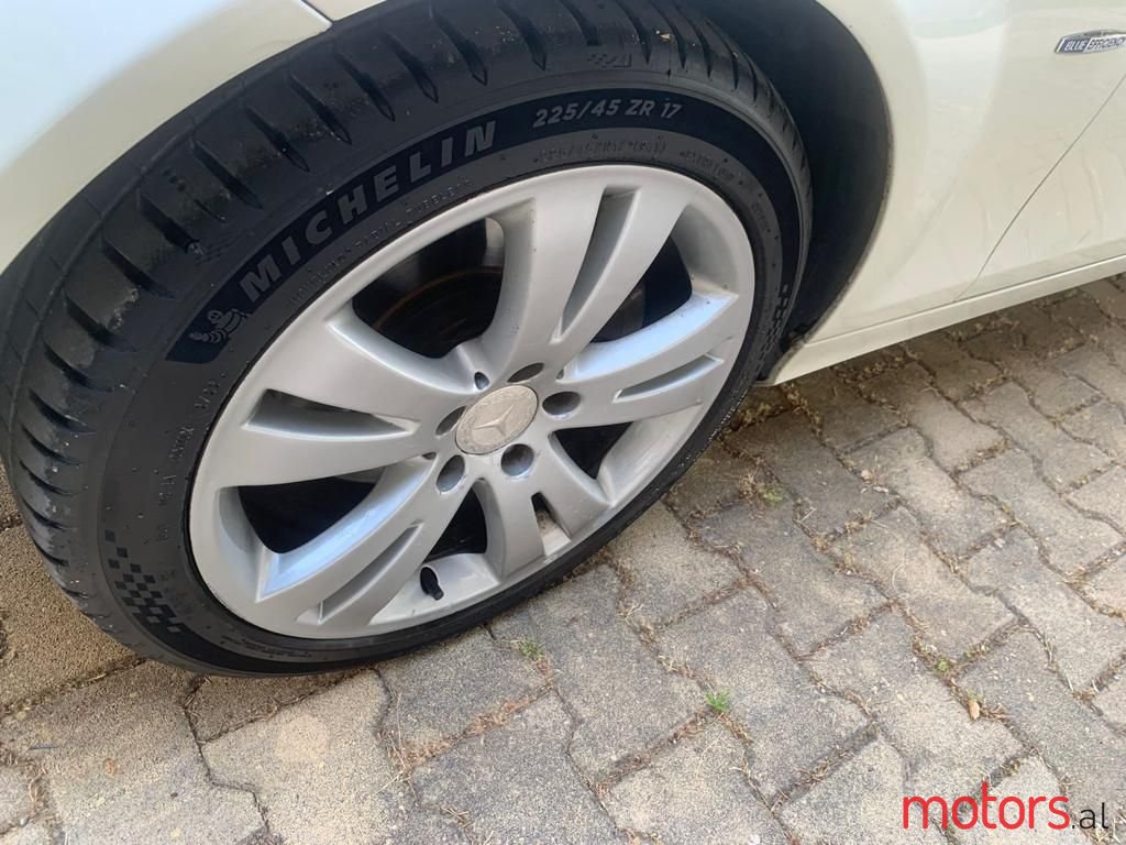 2011' Mercedes-Benz C 220 photo #3