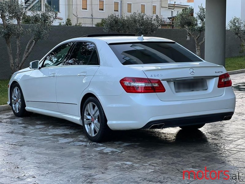 2011' Mercedes-Benz E 350 photo #6