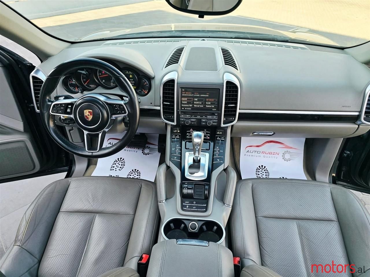 2012' Porsche Cayenne photo #4