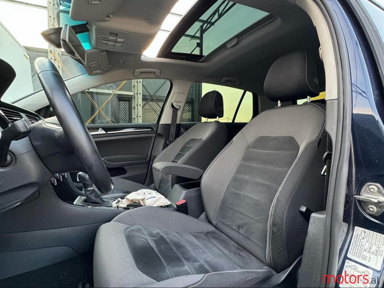 2015' Volkswagen Golf photo #5