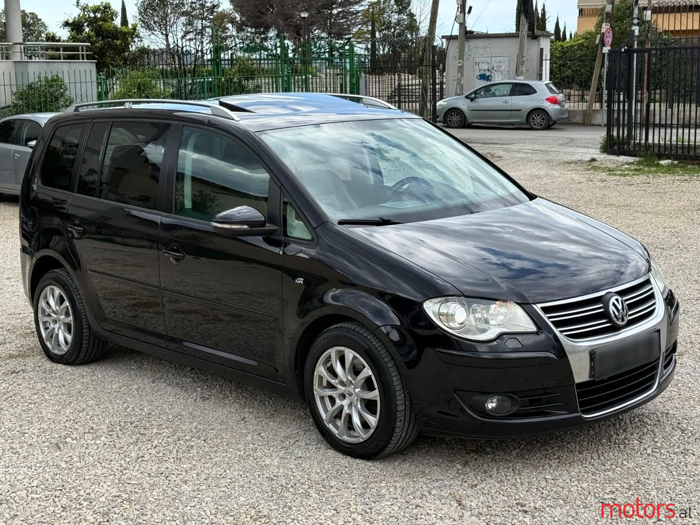 2010' Volkswagen Touran photo #6